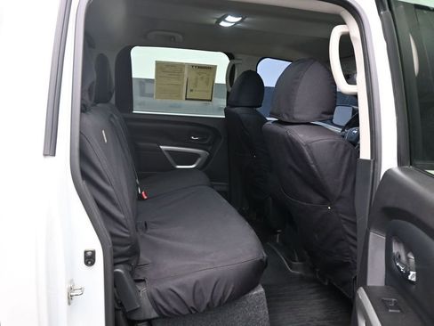 Used 2017 Nissan Titan SV RWD image 9