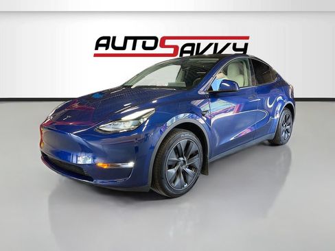 Used 2024 Tesla Model Y Long Range AWD/4WD image 3