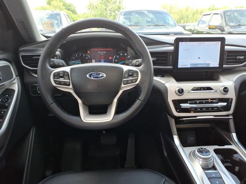 Used 2023 Ford Explorer XLT w/ Equipment Group 202A RWD image 11