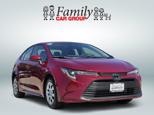 Used 2025 Toyota Corolla LE FWD image 2