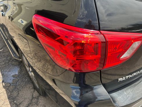Used 2017 Nissan Pathfinder SV w/ Trailer Tow Package AWD/4WD image 27