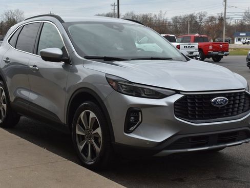 Used 2023 Ford Escape Platinum image 7