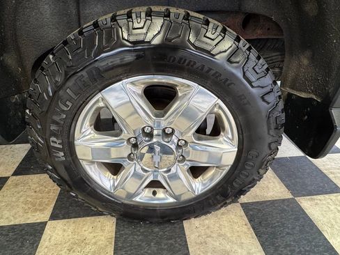 Used 2020 Chevrolet Silverado 2500 LTZ w/ LTZ Premium Package image 45