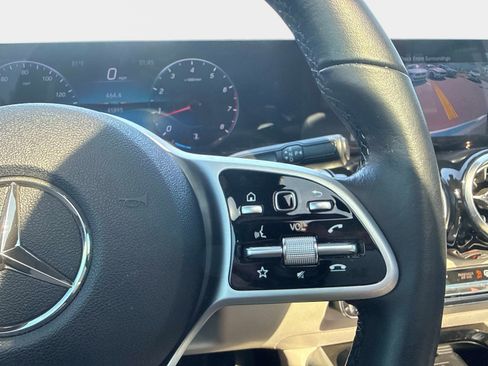 Used 2020 Mercedes-Benz GLB 250 w/ Premium Package image 32