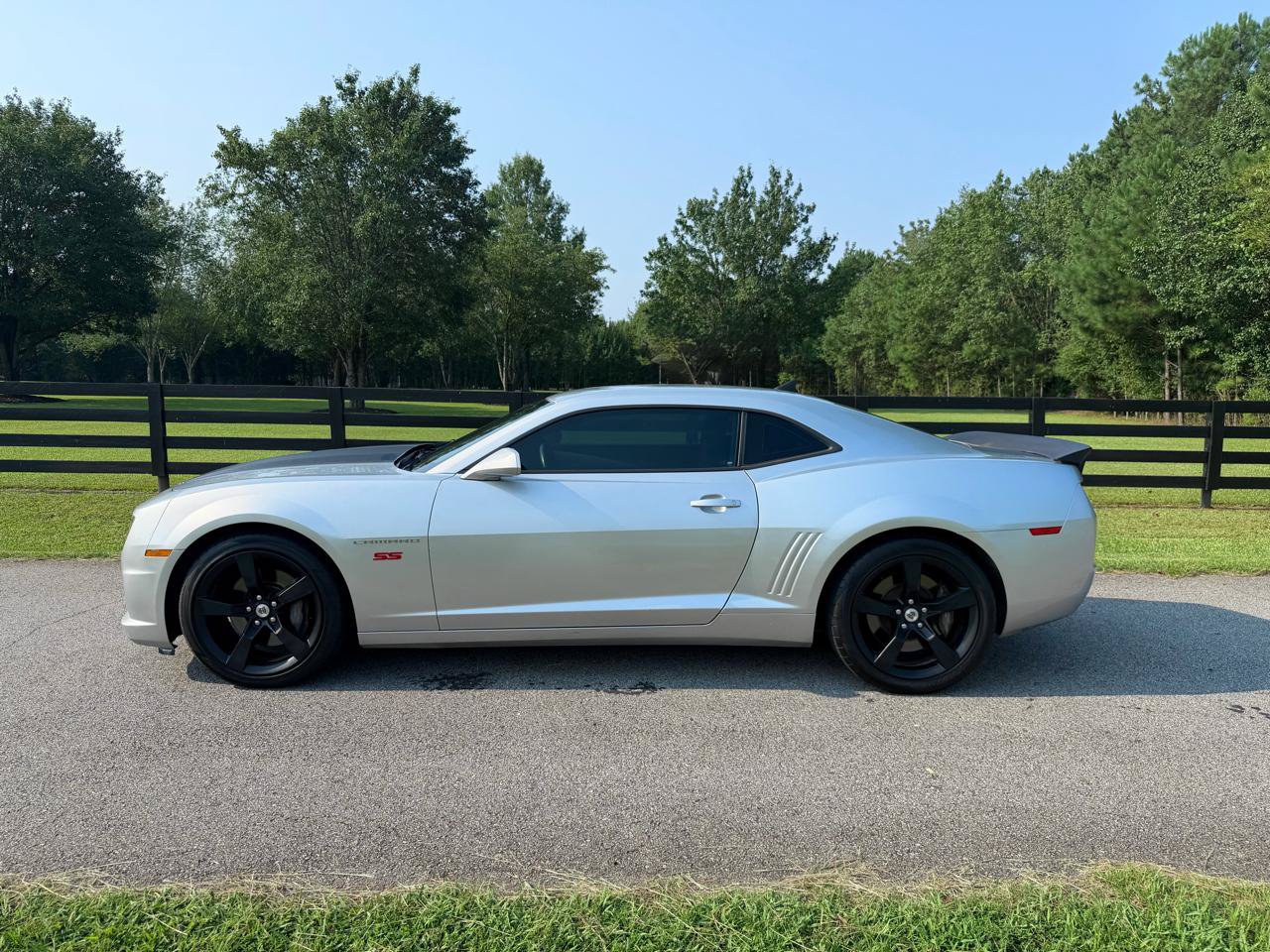 Used 2010 Chevrolet Camaro SS w/ RS Package RWD image 5
