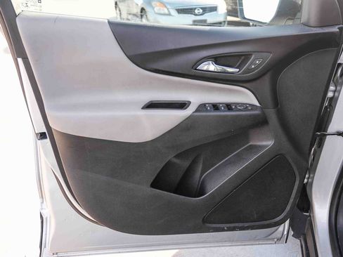 Used 2019 Chevrolet Equinox LS FWD image 23