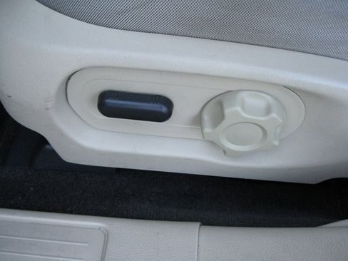 Used 2013 Ford Taurus SE image 13