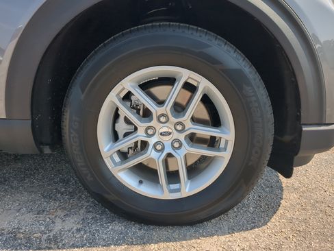 Certified 2025 Ford Explorer Active w/ Active Comfort Package RWD image 9
