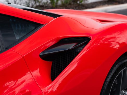 Used 2022 Ferrari F8 Tributo RWD image 27