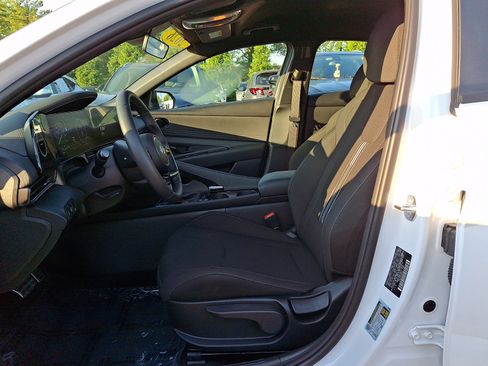 Used 2026 Hyundai Elantra SEL FWD image 14
