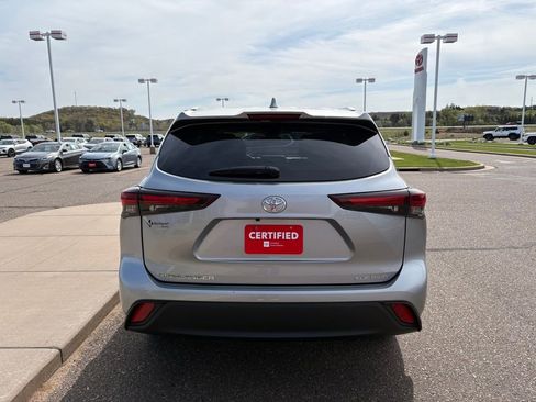 Certified 2025 Toyota Highlander XLE AWD/4WD image 3
