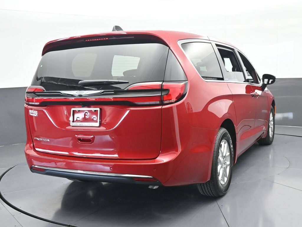 New 2026 Chrysler Pacifica Select FWD image 5
