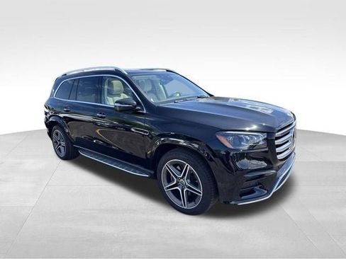 Used 2025 Mercedes-Benz GLS 450 4MATIC image 3