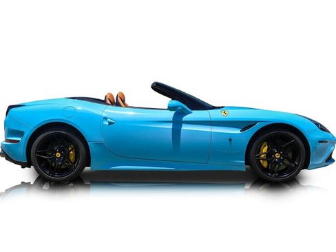 Used 2015 Ferrari California T RWD image 2