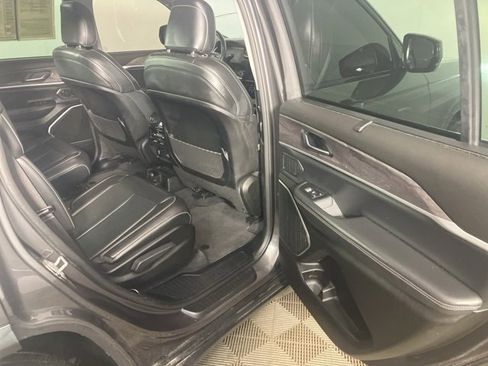 Used 2022 Jeep Grand Cherokee L Limited w/ Luxury Tech Group II image 19