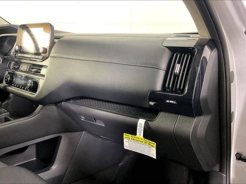 Used 2025 Nissan Pathfinder S image 22