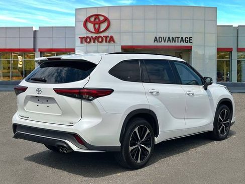 Used 2022 Toyota Highlander XSE FWD image 7