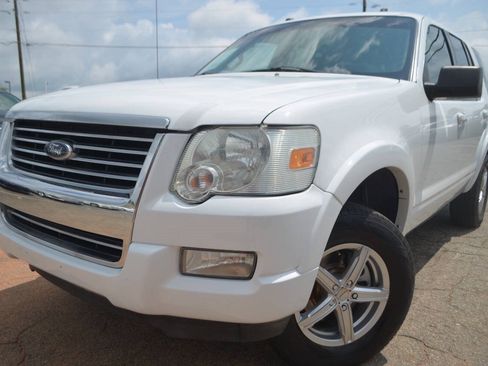 Used 2010 Ford Explorer XLT image 2