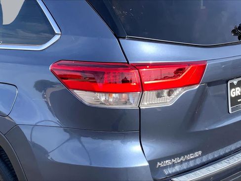 Used 2018 Toyota Highlander Limited Platinum AWD/4WD image 29