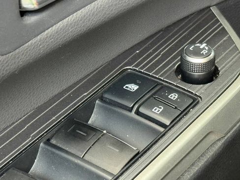 Used 2021 Toyota Sienna XSE FWD image 11