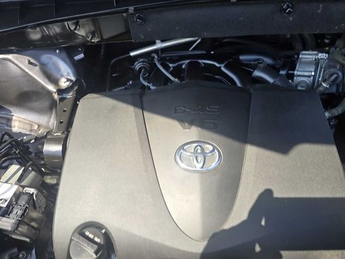 Used 2017 Toyota Highlander LE AWD/4WD image 31