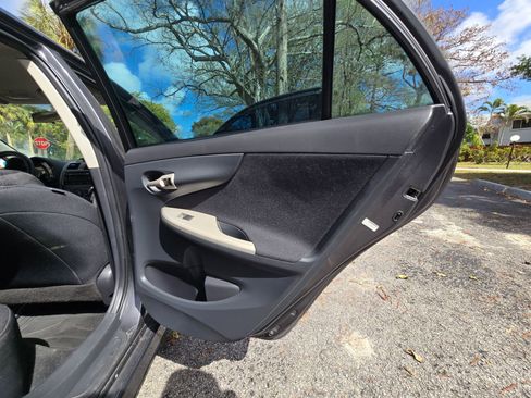 Used 2012 Toyota Corolla S image 27