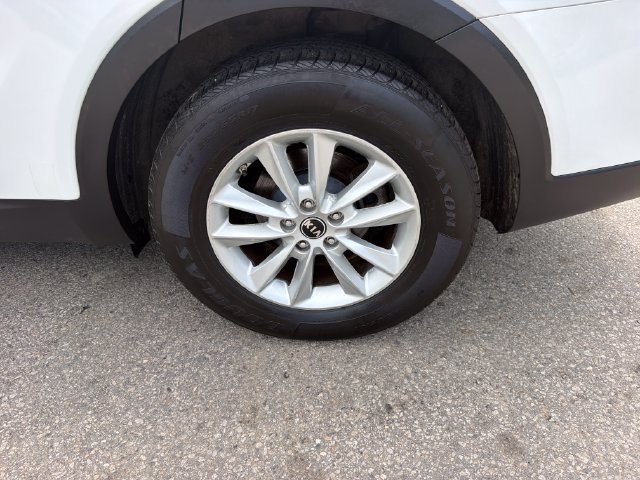 Used 2019 Kia Sorento AWD V6 image 30