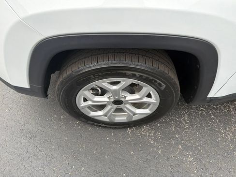 Used 2025 Jeep Compass Latitude AWD/4WD image 9