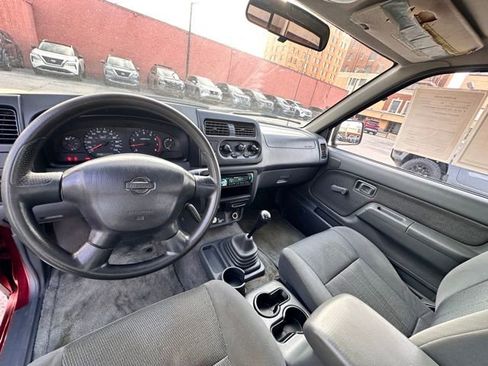 Used 2001 Nissan Frontier XE image 18