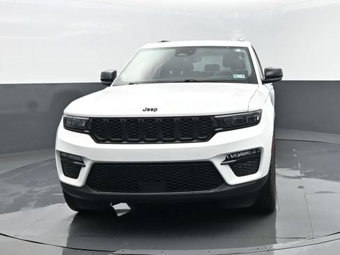 Used 2023 Jeep Grand Cherokee Limited w/ Black Appearance Package AWD/4WD image 24