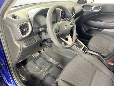 Used 2023 Hyundai Venue SE w/ Cargo Package image 9