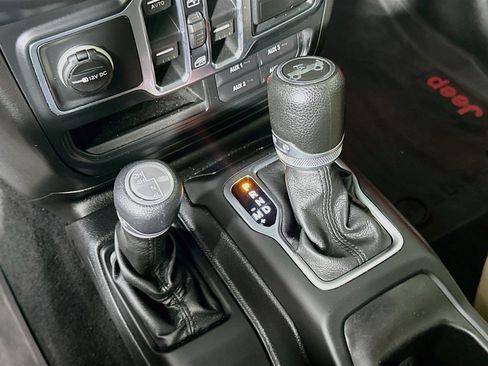 Used 2018 Jeep Wrangler Unlimited Sport S AWD/4WD image 23