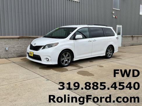 Used 2014 Toyota Sienna SE image 1