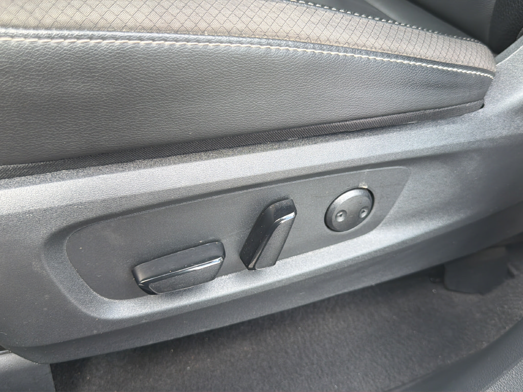 Certified 2025 Nissan Pathfinder SL FWD image 21