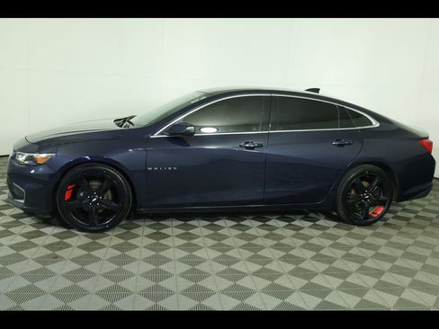 Used 2017 Chevrolet Malibu LT FWD image 11