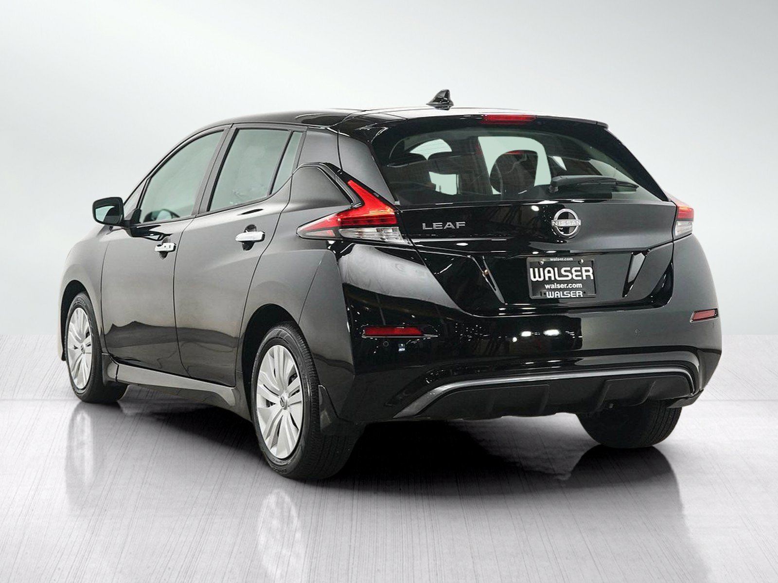 Used 2025 Nissan Leaf S FWD image 3
