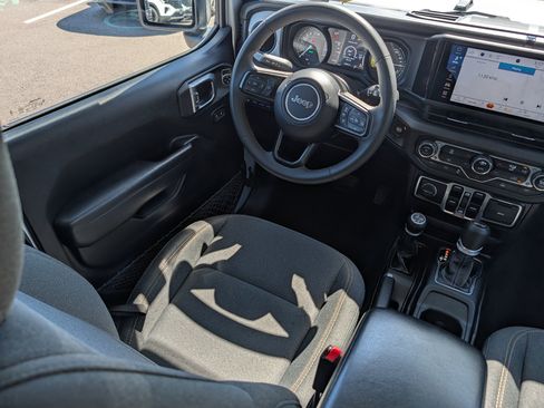 Used 2024 Jeep Wrangler Unlimited AWD/4WD image 9
