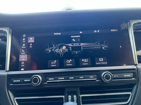 Used 2021 Porsche Macan AWD/4WD image 25