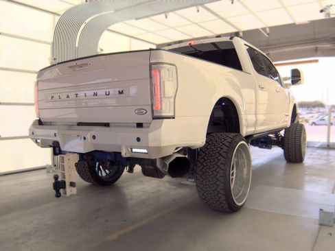 Used 2022 Ford F250 Platinum AWD/4WD image 4