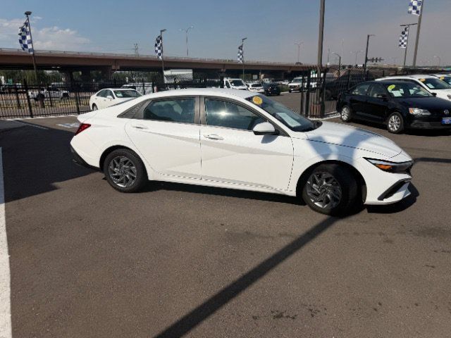 Used 2024 Hyundai Elantra SEL FWD image 22