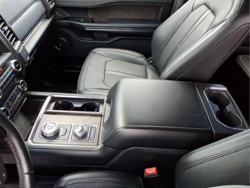 Used 2020 Ford Expedition Limited w/ Equipment Group 301A AWD/4WD image 14