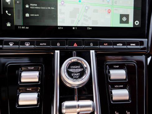 Used 2025 Aston Martin V8 Vantage Coupe image 24