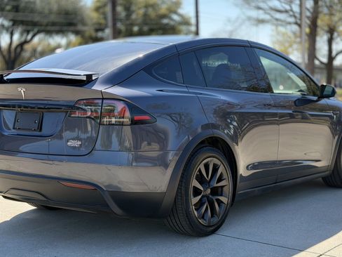 Used 2022 Tesla Model X Plaid image 12