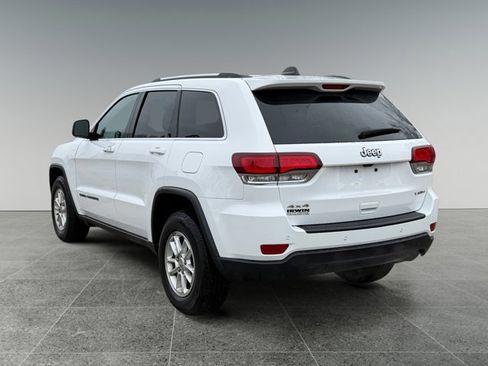 Used 2020 Jeep Grand Cherokee Laredo image 3
