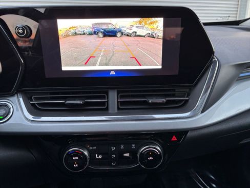 Used 2025 Chevrolet Trax LT image 17