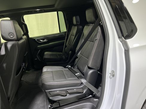 Used 2023 Chevrolet Suburban RST w/ Luxury Package image 17