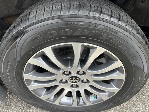 Used 2020 Toyota Sienna XLE Premium FWD image 25