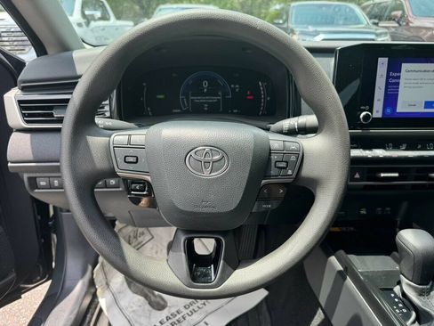 Used 2025 Toyota Camry LE w/ Convenience Package FWD image 5