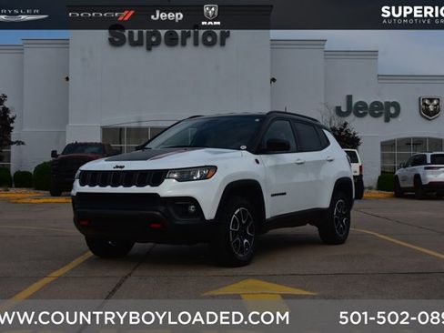 Used 2025 Jeep Compass Trailhawk AWD/4WD image 1