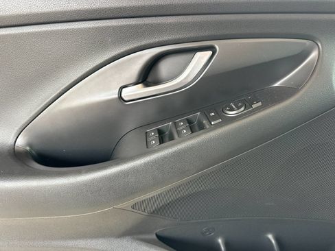 Used 2018 Hyundai Elantra GT Sport FWD image 11